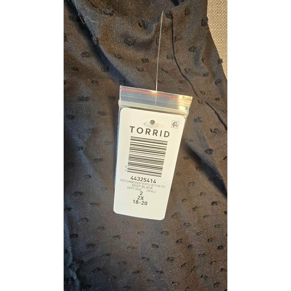 Torrid Festi Black Eyelet Ruffle Button Top Swiss Dot Cotton Plus Size 2 NWT - Picture 2 of 6